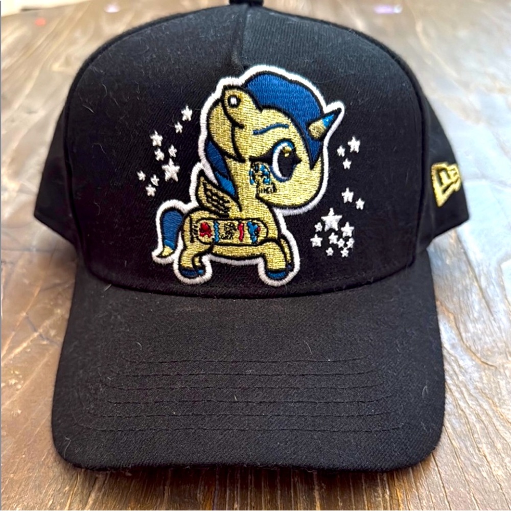 Tokidoki Cleo Unicorno Tokidoki Snap Back Hat, black, One Size, EUC